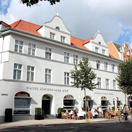 Schweriner Hof מלון שטראלסונד